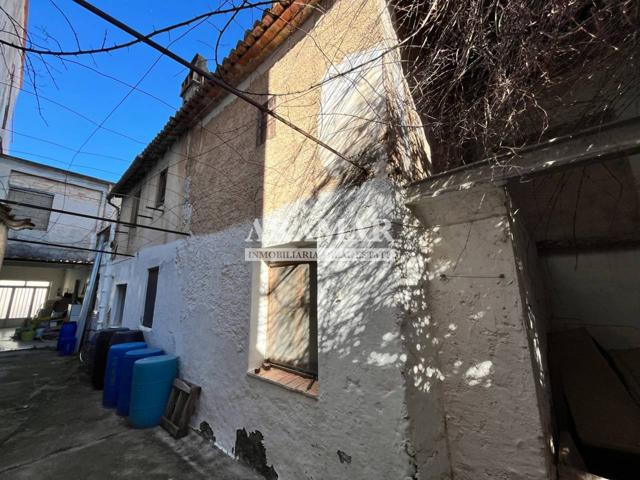 Casa de pueblo de 313 m2 con posibilidades e inversión photo 0
