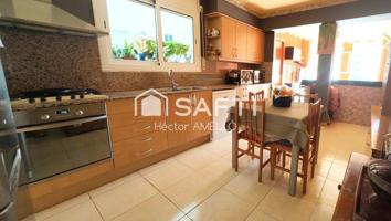 Hogar Familiar: centro Llançà. Oportunidad Única photo 0