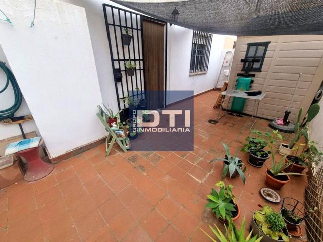 Piso cerca del centro con patio privado. 4 habitaciones 2 baños. Albacete photo 0