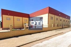 Nave en venta en c. aracena esquina c. arroyomolinos de león, pol. ind. juan cid calonge parc 1,2,3 y 4, 12, Cala, Huelva photo 0