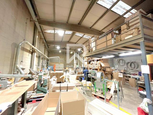 Nau industrial de 586 m2 construits i parcel·la de 1.574 m2a Torelló photo 0