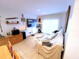 Casa adosada con patio en Manlleu - ideal para familias. photo 0