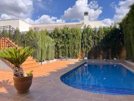 Fantástica casa independiente con piscina en Peligros. photo 0