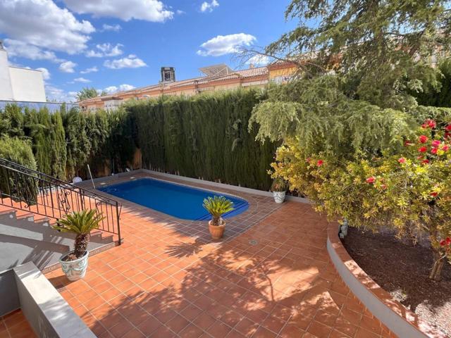 Fantástica casa independiente con piscina en Peligros. photo 0