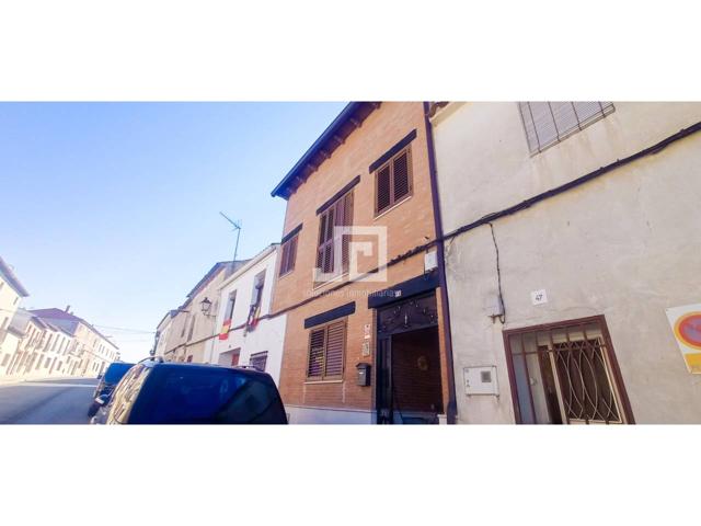 Estupenda casa reformada de 3 plantas en Colmenar de Oreja photo 0