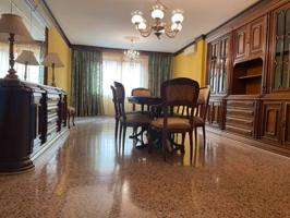 Piso en venta en Sant Josep-Zona de l'Hospital photo 0