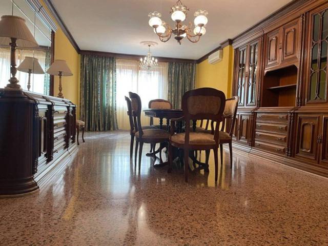 Piso en venta en Sant Josep-Zona de l'Hospital photo 0