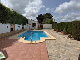 Encantadora finca de 4 dormitorios en una ubicación tranquila cerca del centro de Teulada photo 0