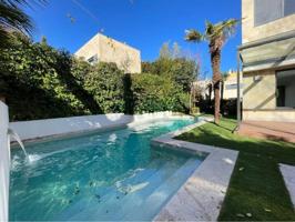 Espectacular chalet pareado ubicado en zona prime del Encinar de la Moraleja con piscina privada y comunitaria. photo 0