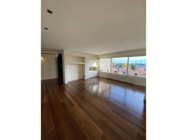 Espectacular dúplex exterior en zona residencial de Madrid con dos plazas de garaje y trastero. photo 0