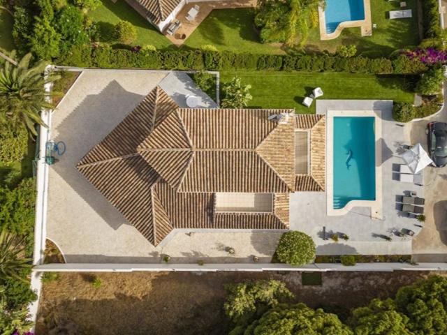 Villa En venta en Marbella photo 0