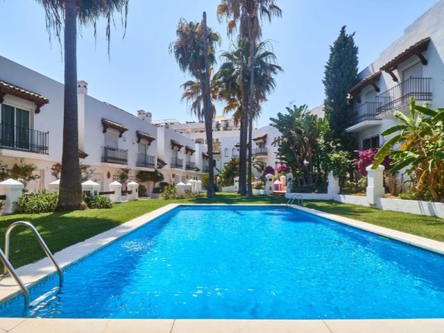 Villa En venta en Marbella photo 0