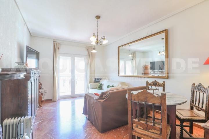 Piso en Venta en el Corazón de Sevilla - Plaza de la Encarnación, 3 habitaciones 2 baños. Terraza. photo 0