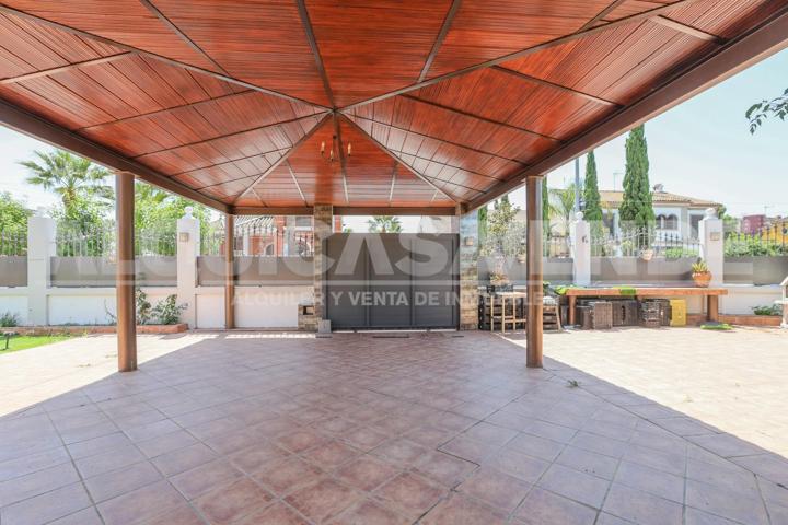 Unifamiliar En venta en Montequinto - Condequinto, Sevilla photo 0