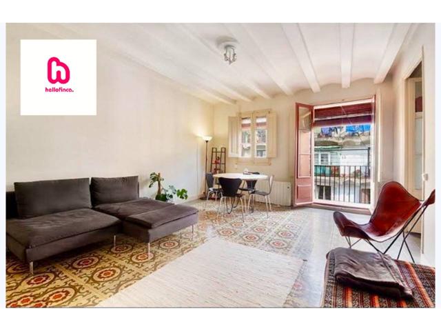 PISO REFORMADO CON BALCÓN EN CIUTAT VELLA. photo 0