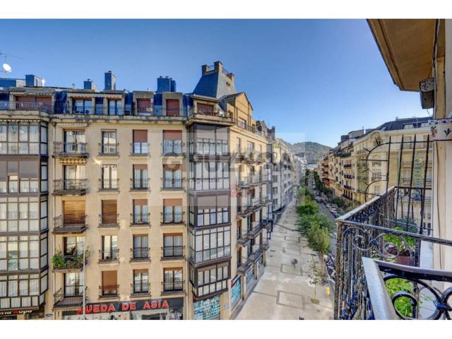 Piso En venta en San Sebastian photo 0
